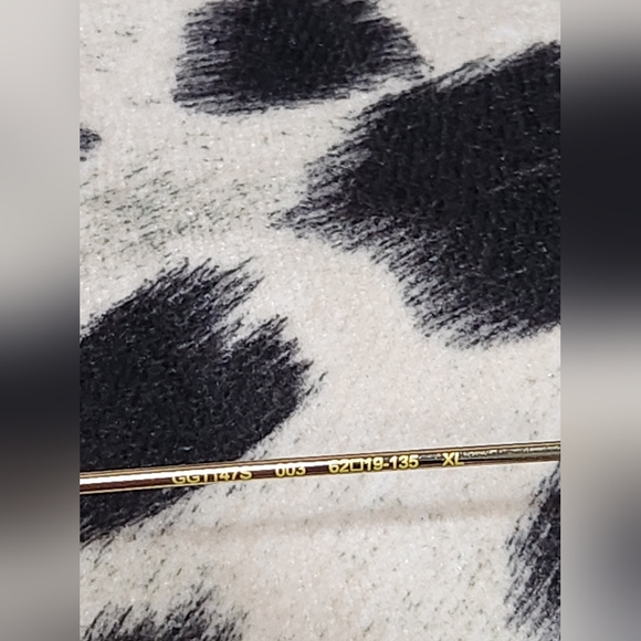 Gucci Oversized Gold Sunglasses - Picture 8 of 9